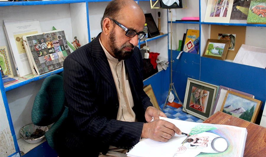 Amanullah Khan, an artist from Swat, is working on a portrait of Saudi Arabia’s late king, Abdullah bin Abdulaziz, at his studio in Saidu Sharif on February 27, 2020. (AN Photo)