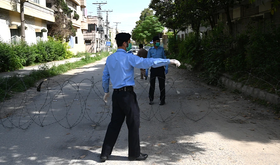 Policemen wearing facemasks seal off a street of a residential area with barbed wire after some people tested positive for coronavirus during a government-imposed nationwide lockdown as a preventive measure against the COVID-19 coronavirus, in Islamabad on April 30, 2020. (AFP)
