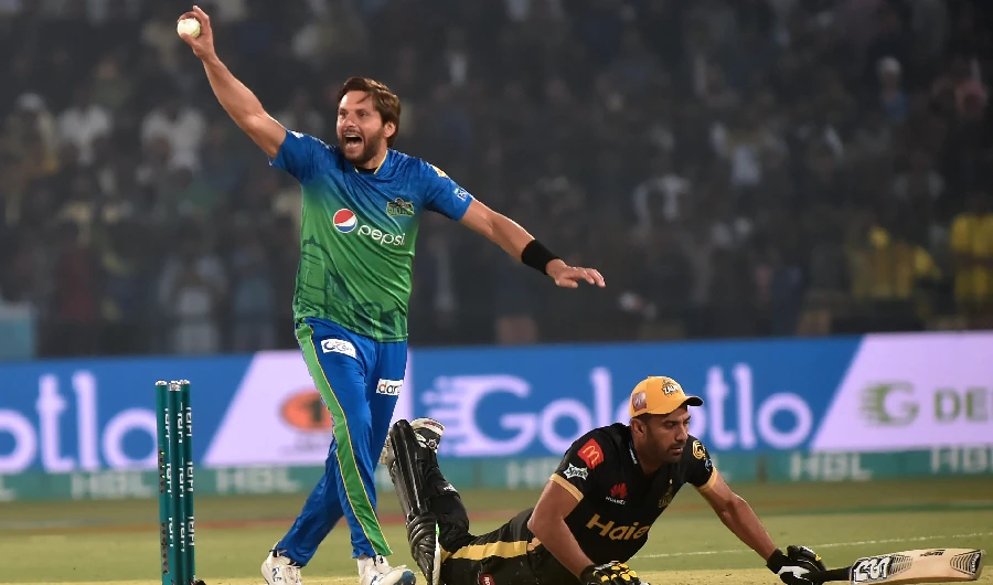 Multan Sultans's Shahid Afridi (L) makes an appeal for a runout against Peshawar Zalmi's Wahab Riaz (R on ground) during the Pakistan Super League (PSL) Twenty20 cricket match between Multan Sultans and Peshawar Zalmi at the Multan Cricket Stadium in Multan on February 26, 2020. (AFP)