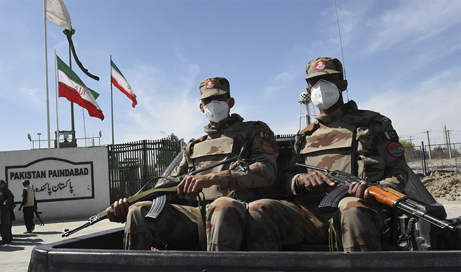 Pakistani soldiers patrolling near Pakistan-Iran border in Taftan, Pakistan on February 25, 2020. (AFP)