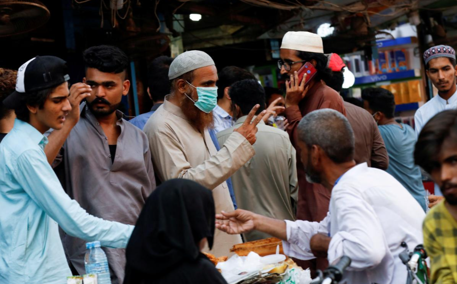 A man wearing a protective face mask as he gestures while shopping amid the rush of people outside an electronics market in Karachi, Pakistan June 4, 2020. (REUTERS/ File Photo)