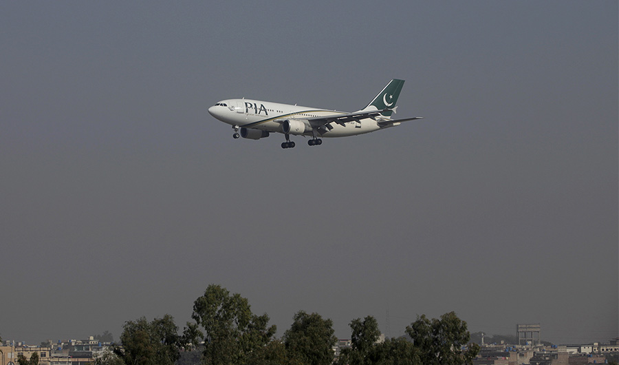 A Pakistan International Airlines (PIA) passenger plane arrives at the Benazir International airport in Islamabad, Pakistan, December 2, 2015. (REUTERS)