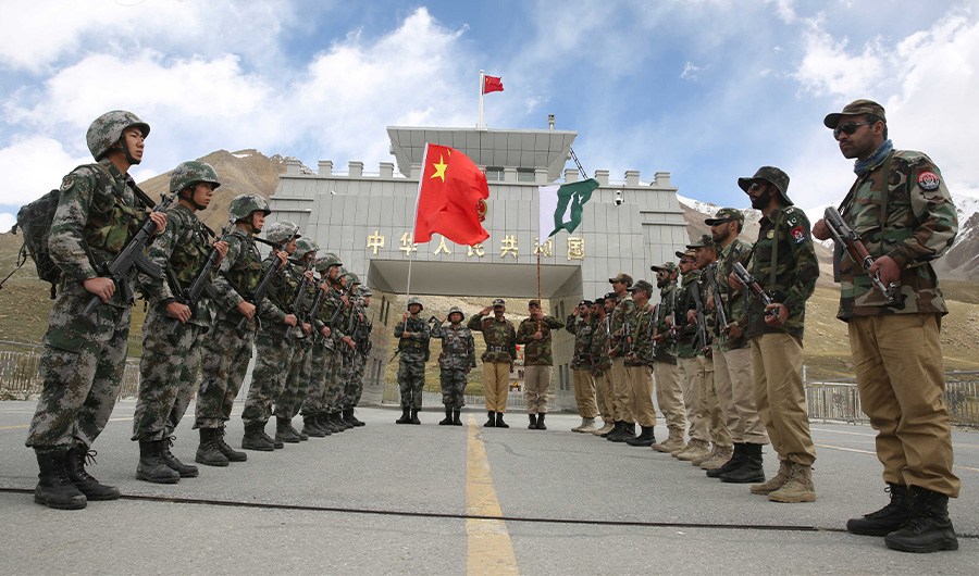 Chinese and Pakistani frontier forces salute each other prior to a joint border patrol at a mountainous region in Khunjerab in northwest China's Xinjiang Uygur Autonomous Region on June 26, 2018. (Source: China Military Online)