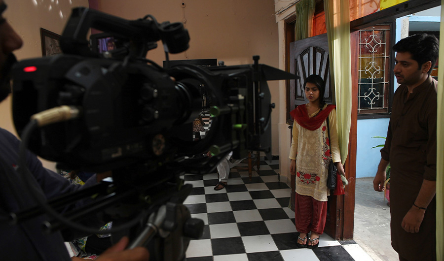 This photograph taken on October 18, 2017, shows Pakistani actress Fatiam Shah Jeelani (C) and actor Imran Ashraf filming the drama serial 'Mein Maa Nahi Banna Chahti' (I Don't Want To Become A Mother) in Karachi. (AFP)