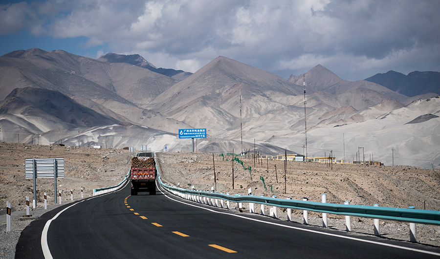 This picture taken on June 27, 2017 shows a truck driving along the China-Pakistan Friendship Highway before the Karakorum mountain range near Tashkurgan in China's western Xinjiang province. (AFP)