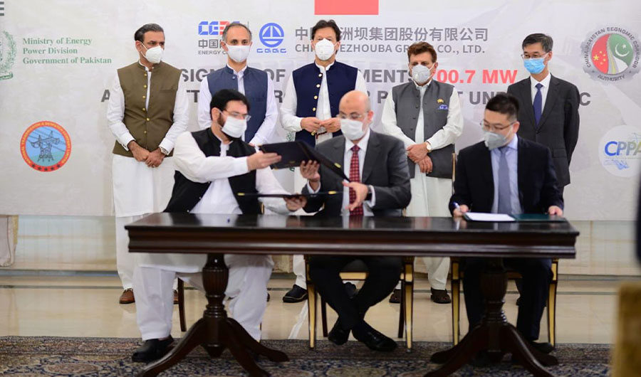 Prime Minister Imran Khan witnessing the signing cermoney of agreement for Azad Pattan Hydel Power project, at Islamabad on July 6, 2020. (PID)