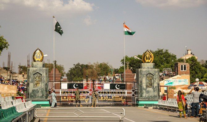 Pakistani rangers stand next to Wagah border Pakistan. (Shutterstock)