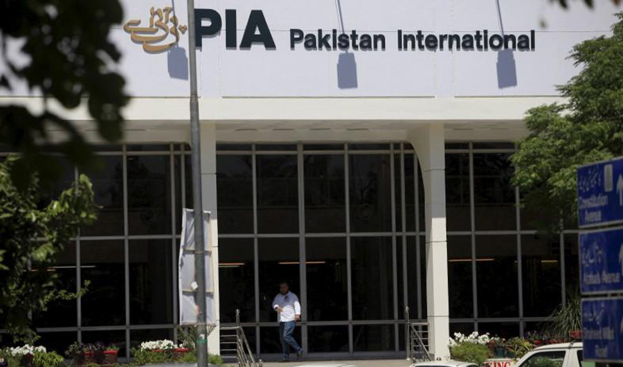 A man enters the Pakistan International Airlines (PIA) office in Islamabad, Pakistan, April 12, 2016. (REUTERS)