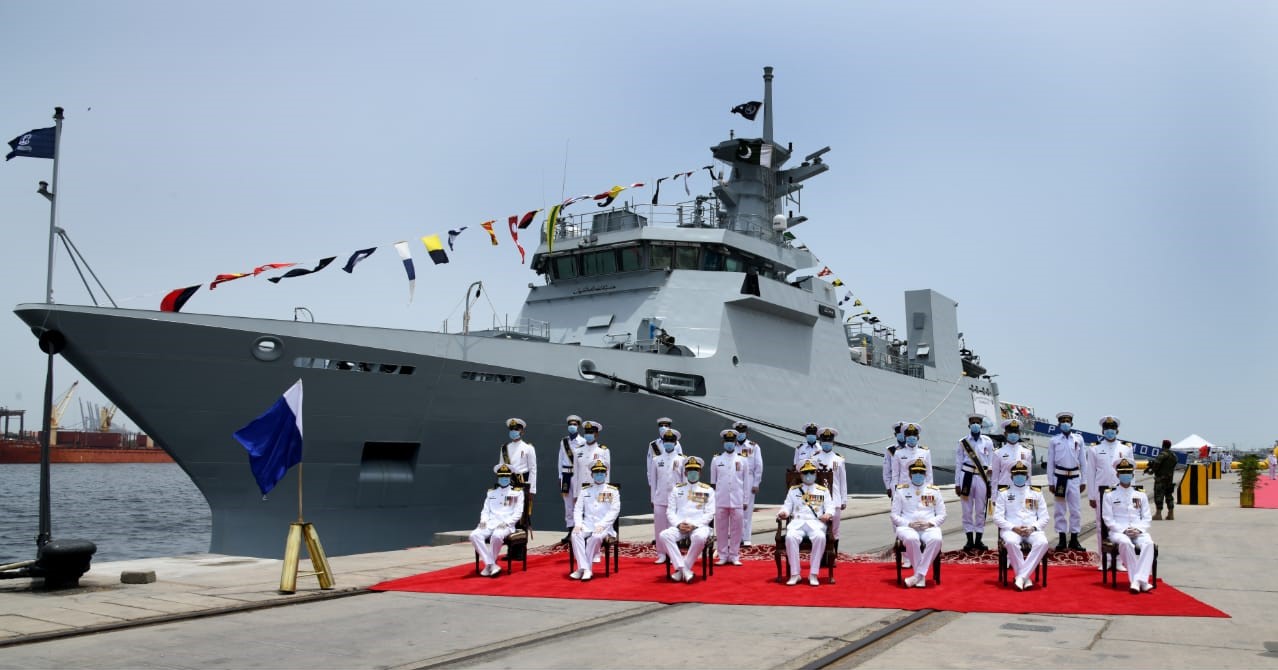 Chief of the Naval Staff, Admiral Zafar Mahmood Abbasi in a group photo with crew members of PNS YARMOOK after induction ceremony held at PN Dockyard, Karachi on 13th July, 2020. (Photo courtesy: Pakistan Navy)