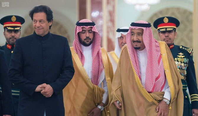 Pakistan's Prime Minister Imran Khan, second left, with King Salman, second right, on Sept. 10, 2018. (SPA/File)