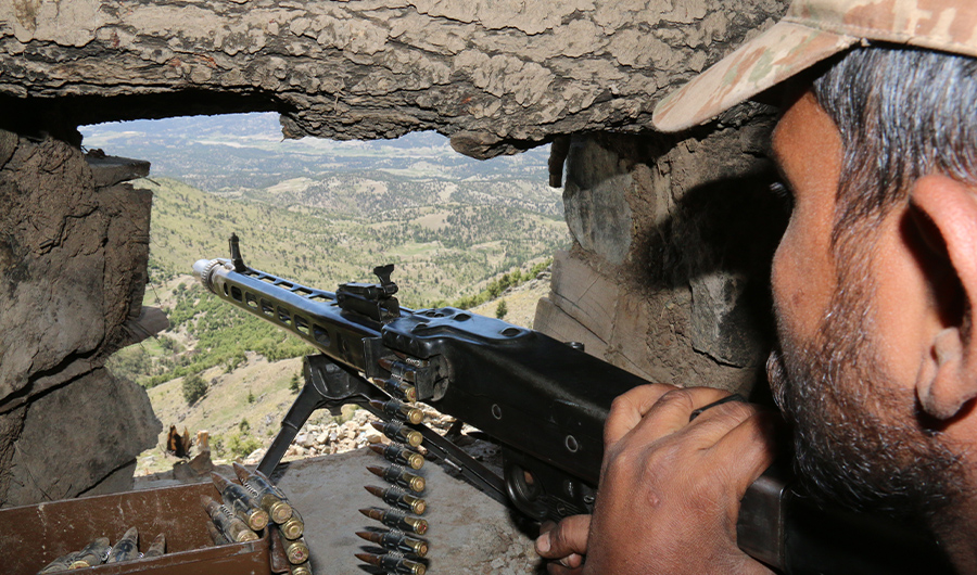 A Pakistani soldier keeps vigil from a post on top of a mountain in the former Taliban militants stronghold border area in Shawal valley on May 20, 2016.( AFP/ File)