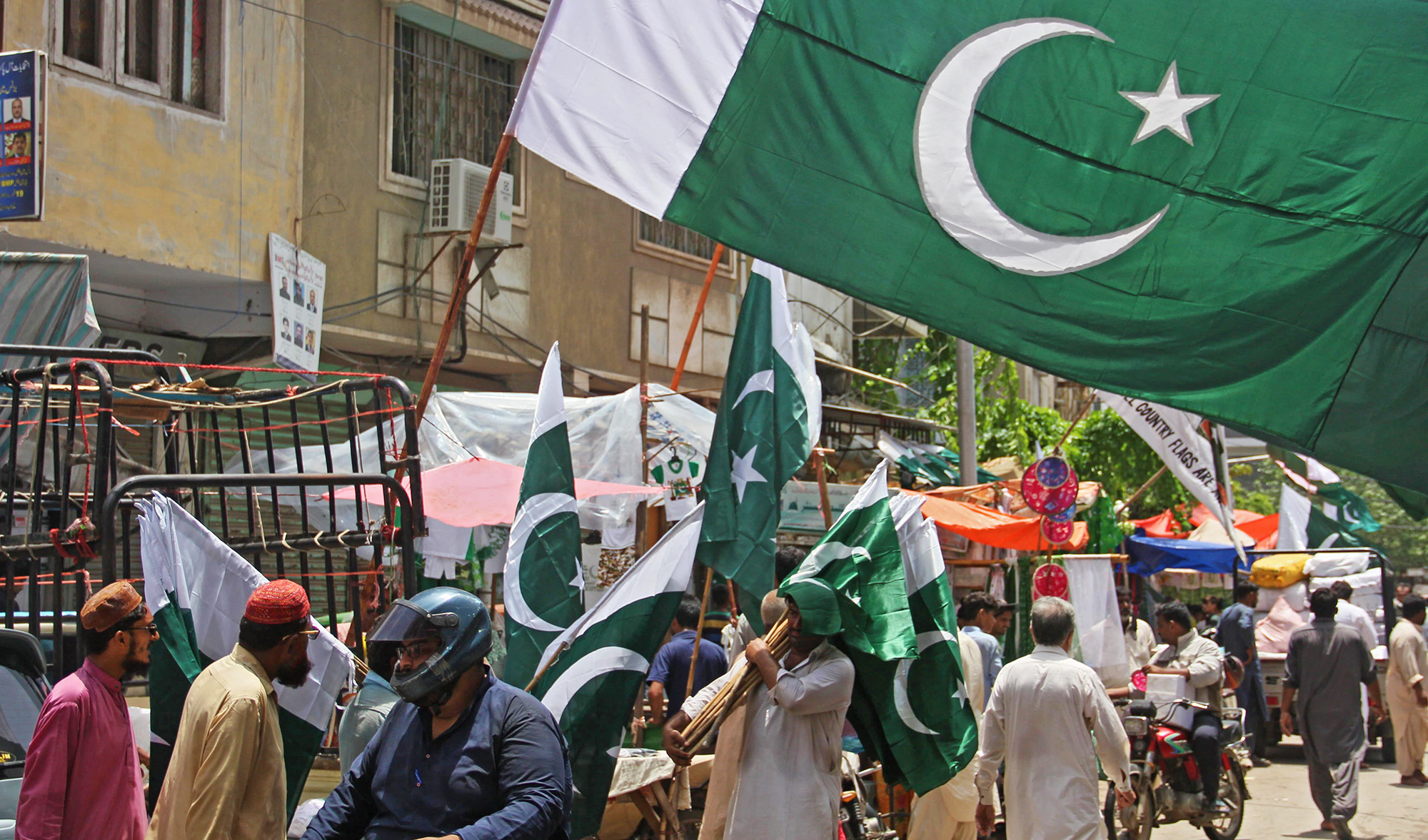 Ahead of independence day on August 14, residents buy flags at Paper Market in Karachi, Pakistan, on Aug. 12, 2020. (AN photo)