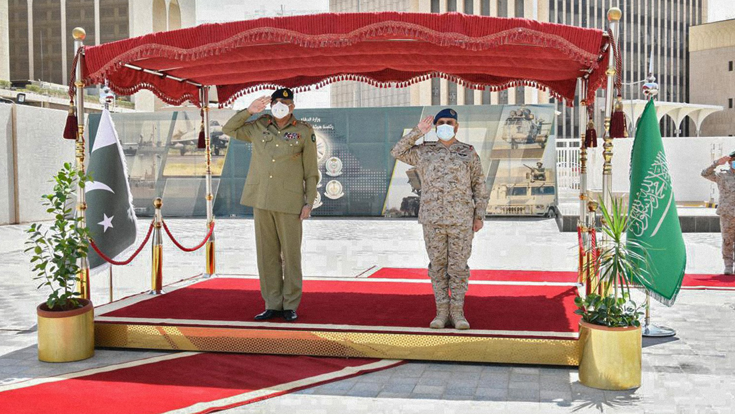 The photograph released by Saudi Arabia's Ministry of Defense shows Chairman of the General Staff of the Saudi Armed Forces Gen. Fayyad bin Hamid Al-Ruwaili, right, receiving Pakistan Army Chief Gen. Qamar Javed Bajwa in Riyadh on Aug. 17, 2020. (Saudi Ministry of Defense via AN)