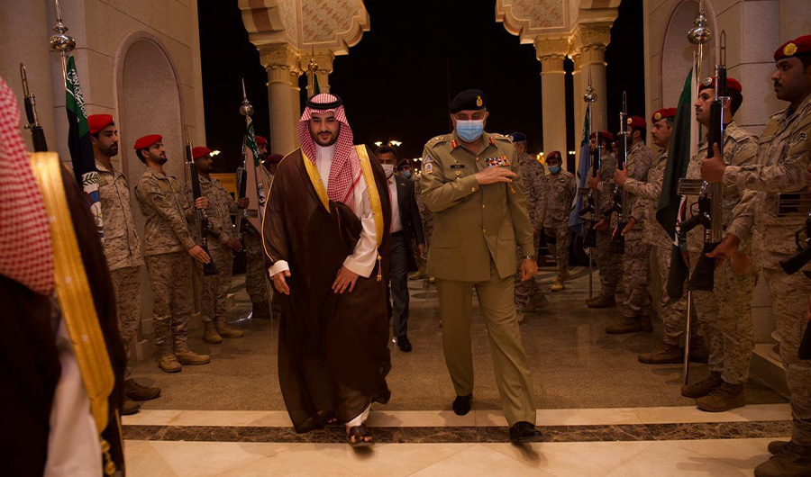 Pakistan army chief General Qamar Javed Bajwa meets Prince Khalid bin Salaman bin Abdulaziz, Deputy Minister of Defence for Saudi Arabia in Riyadh, Saudi Arabia, on August 17, 2020 (Photo courtesy: ISPR)