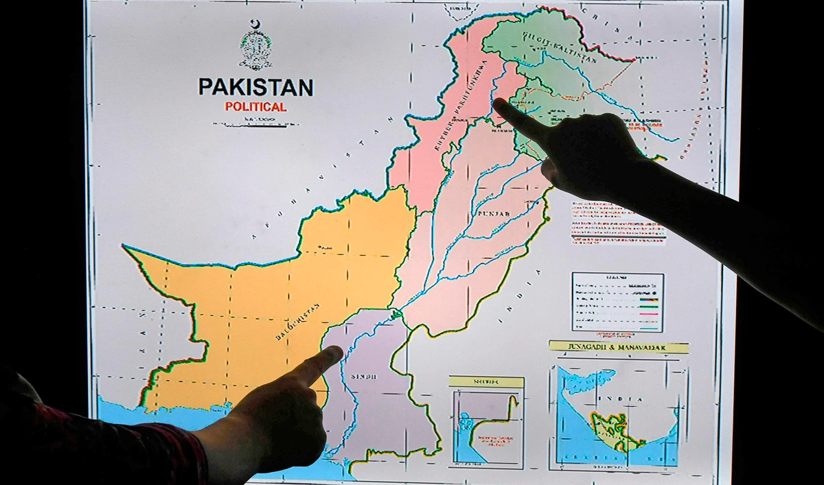 Journalists in Islamabad look at Pakistan's new political map unveiled by Prime Minister Imran Khan on Aug. 4, 2020. The new map shows the entire area of Jammu and Kashmir and Gilgit-Baltistan as Pakistani territory. (AFP)