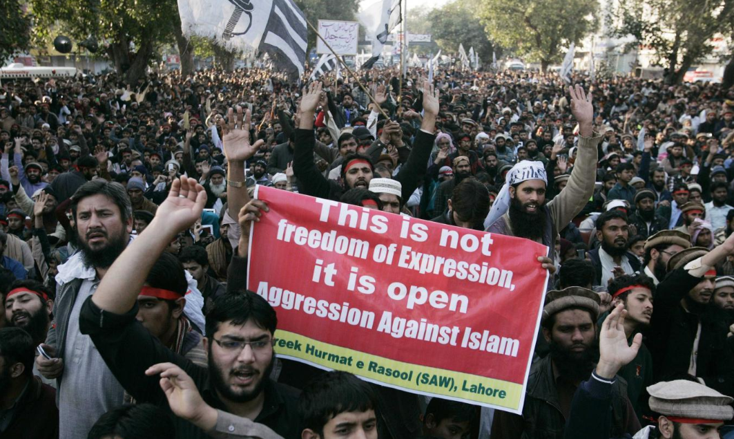 People protest against satirical French weekly newspaper Charlie Hebdo, which featured a cartoon of the Prophet Mohammad as the cover of its first edition since an attack by Islamist gunmen, in Lahore, January 18, 2015. (Reuters)