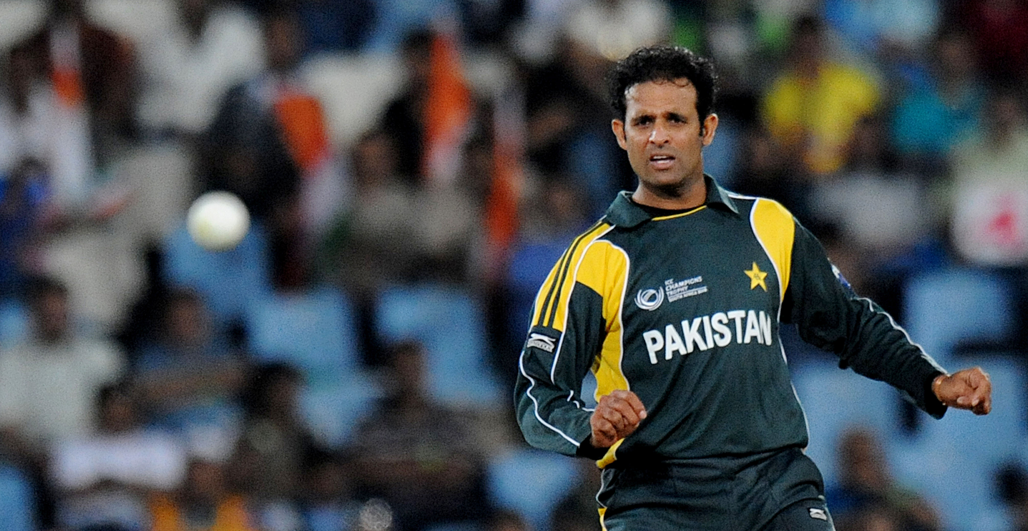Pakistan's Rana Naved-ul Hasan delivers a ball to India's unseen batsman Gautam Gambhir during The ICC Champions Trophy match between India and Pakistan at the SuperSport Park in Centurion on September 26, 2009. (AFP)