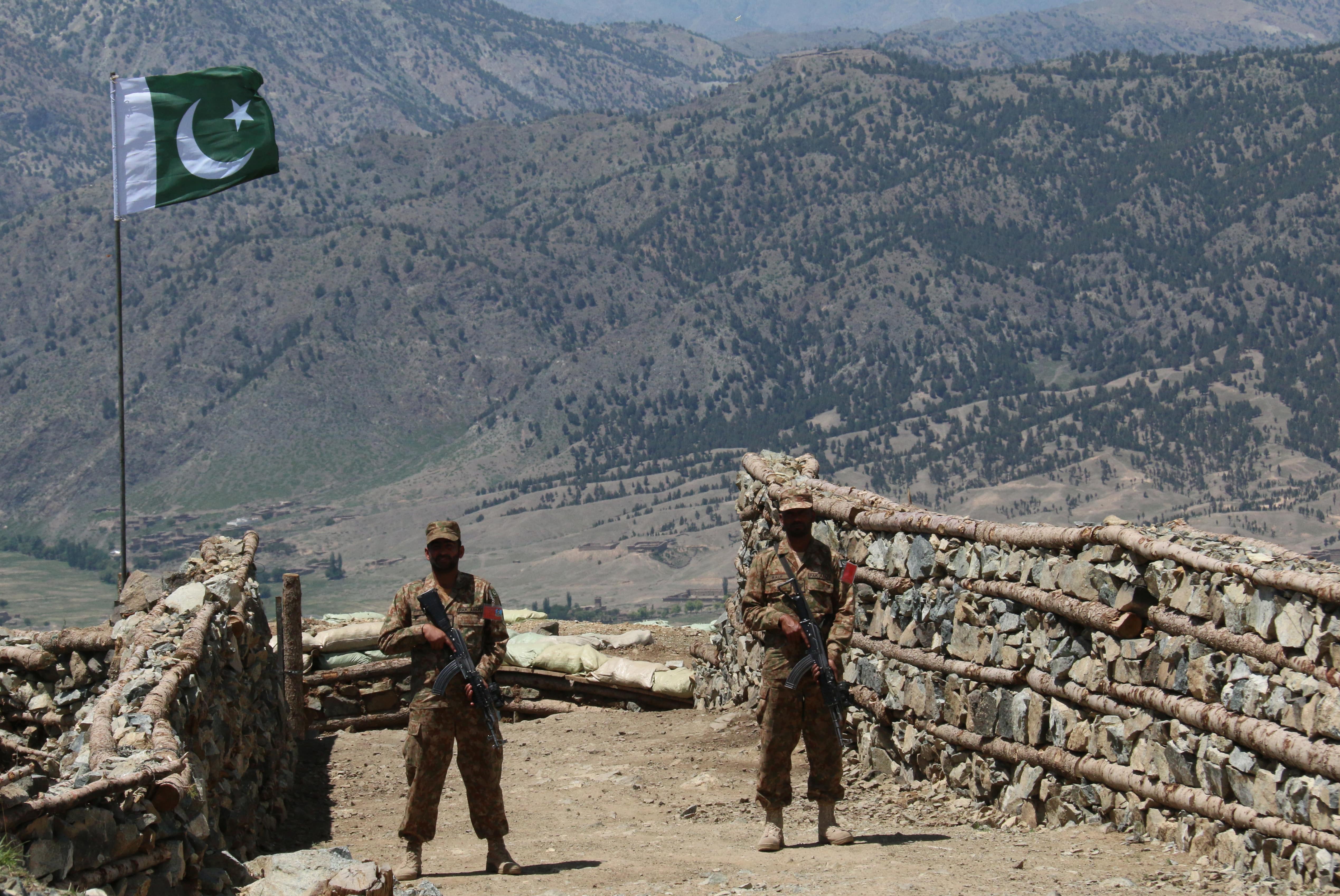 Pakistani soldiers keep vigil from a post on top of a mountain in the former Taliban militants strong hold border area in Shawal valley North Waziristan on May 20, 2016. (AFP/File)
