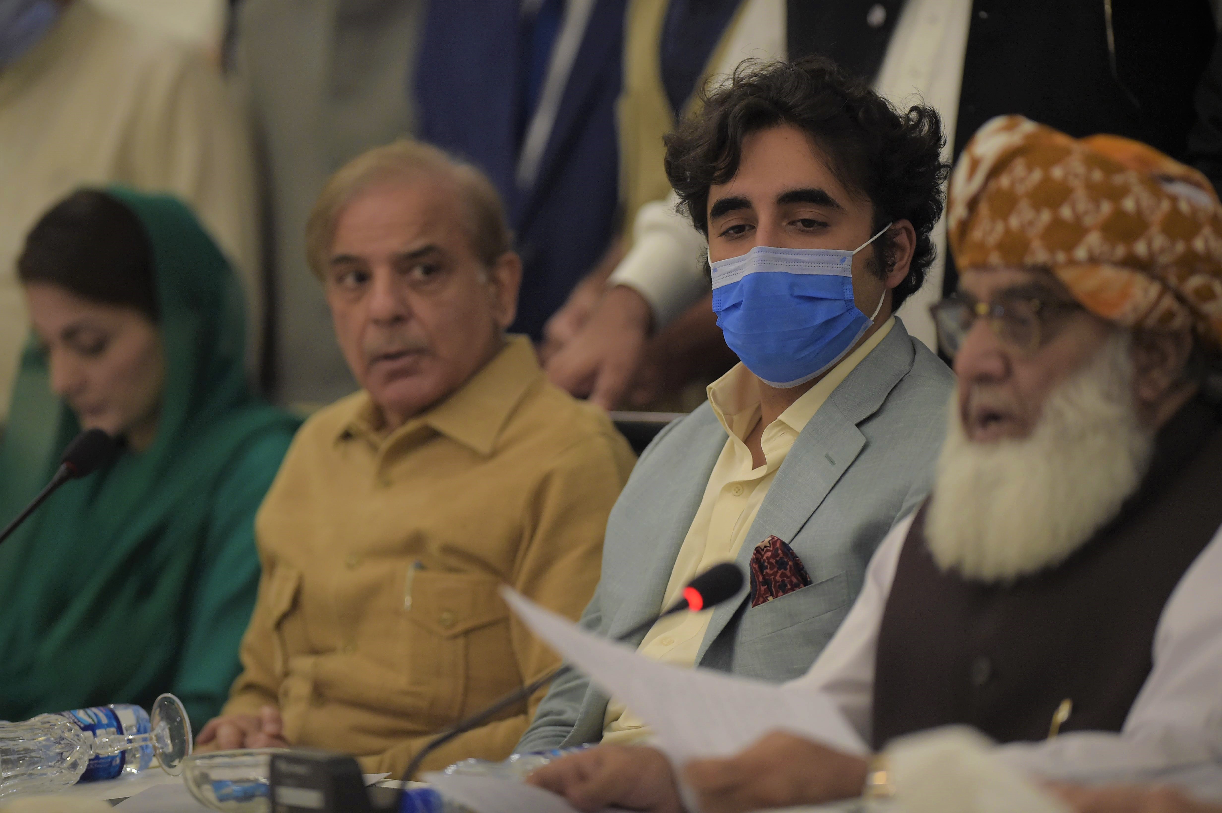 Pakistan opposition leader Mulana Fazal-ur-Rehman (R) reads a copy of a document during a press conference at the end of All Parties Conference (APC) in Islamabad on September 20, 2020, while Bilawal Bhutto Zardari, son of slain former Pakistan premier Benazir Bhutto (2R) and former Pakistani premier Nawaz Sharif brother Shahbaz Sharif (2L), and his daughter Maryam Nawaz Sharif (L) looks on. (AFP)