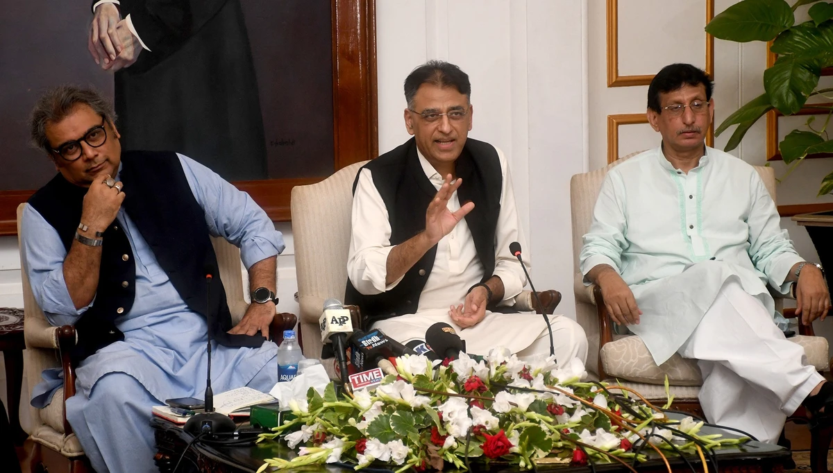 Planning and Development Minister Asad Umar is addressing a press conference alongside Maritime Affairs Minister Ali Haider Zaidi and Telecommunications Minister Syed Amin Ul Haque, at Governor House, Karachi, on Sept. 6, 2020. (PID)