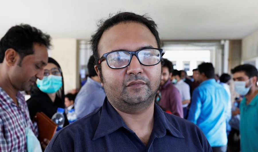 Pakistani journalist Bilal Farooqi who according to police has been charged with defaming the country's powerful army and spreading religious hatred, poses before appearing for case proceedings at the district City Court in Karachi, Pakistan September 12, 2020. (REUTERS)