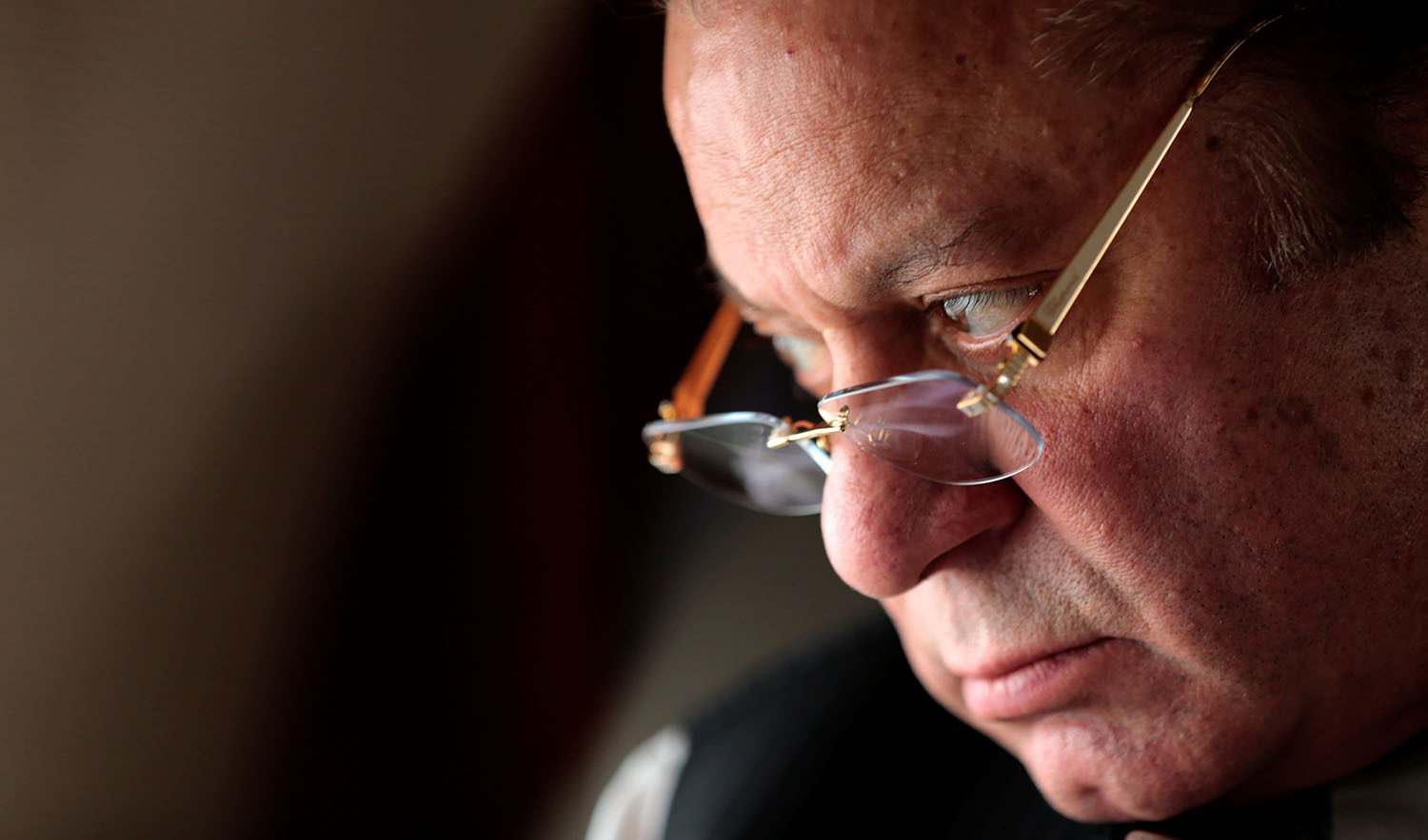 Pakistan's former prime minister Nawaz Sharif looks out the window of his plane after attending a ceremony to inaugurate the M9 motorway between Karachi and Hyderabad, Pakistan on Feb. 3, 2017. (REUTERS/File)