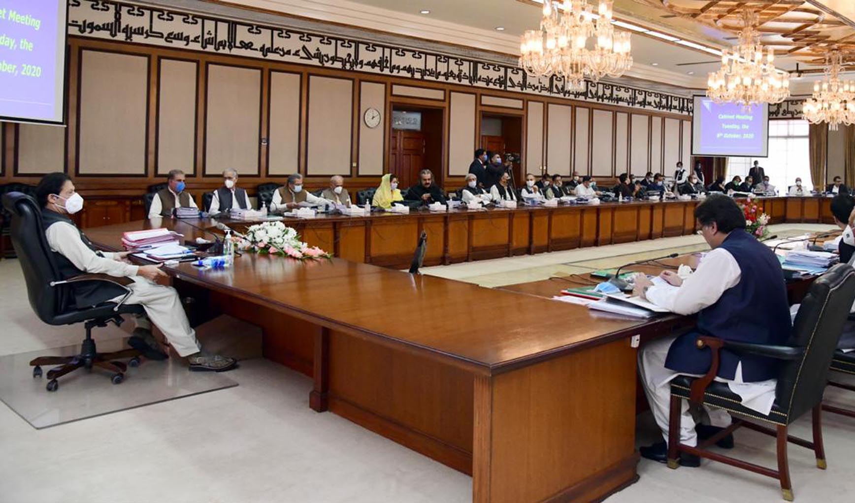 Pakistan's Prime Minister Imran Khan, left, chairs cabinet meeting in Islamabad on Oct. 6, 2020. (PID)