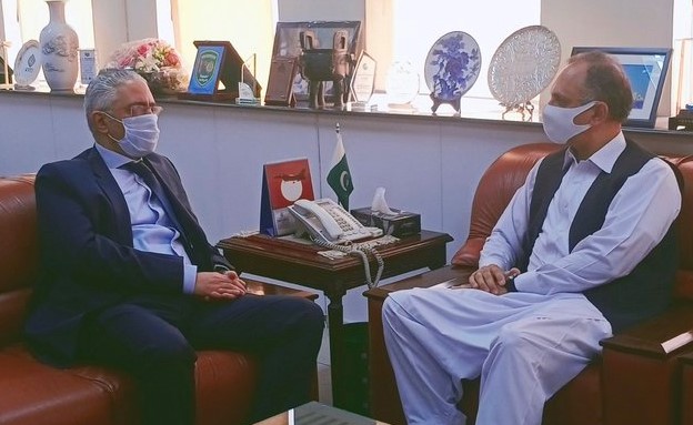 Tarek Dahrough, Ambassador of Egypt to Pakistan, meets Pakistani Minister for Energy Omar Ayub Khan at his office in Islamabad, Pakistan, on October 14, 2020. (Photo courtesy: Petroleum Division, Ministry of Energy Twitter account)