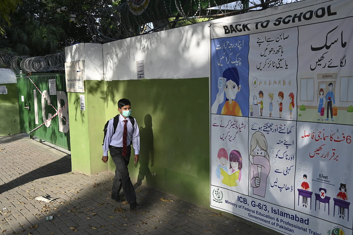 A student wearing a facemask leaves beside a closed school sealed by authorities as some teachers and students tested positive for the Covid-19 Coronavirus in Islamabad on October 5, 2020.(AFP)