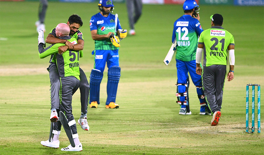 Lahore Qalandars' cricketers celebrate after winning the Pakistan Super League (PSL) Twenty20 cricket match between the Multan Sultans and Lahore Qalandars at the National Stadium in Karachi on November 15, 2020. (AFP)