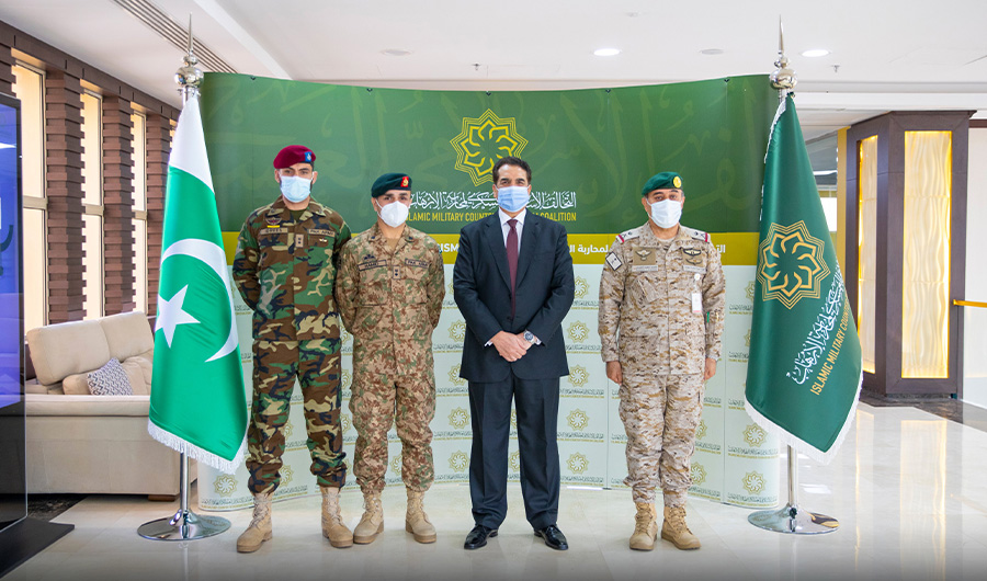 Pakistani delegates meet with Gen. Raheel Sharif during their visit to the Islamic Military Counter Terrorism Coalition (IMCTC) headquarters in Riyadh on Wednesday, November 18, 2020. (Photo courtesy: IMCTC)