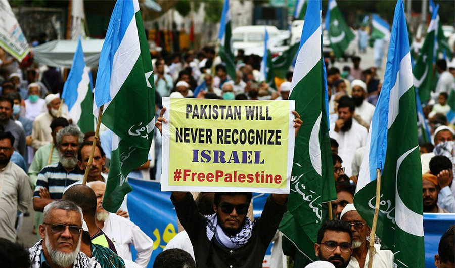 Pakistani protesters demonstrate in support of Palestinian people in Karachi, August 16, 2020. (REUTERS/File)