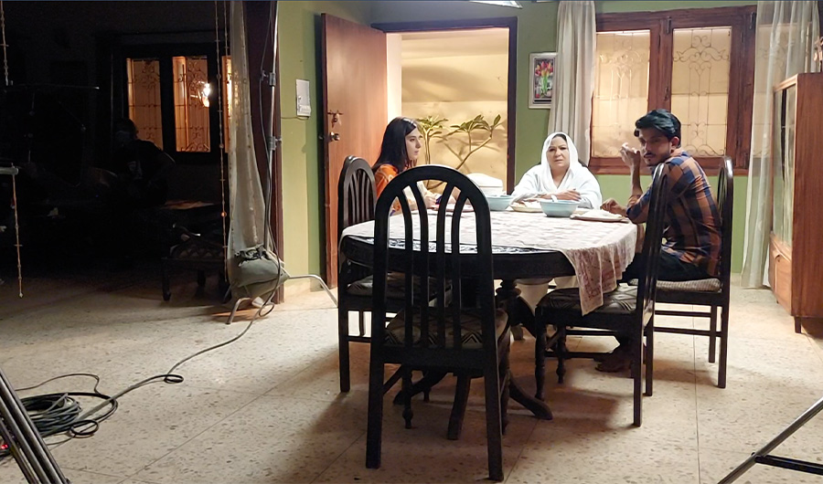 Actors sit at a dining table on the set of "Dil Tanha Tanha" in Karachi on November 18, 2020. (AN photo)