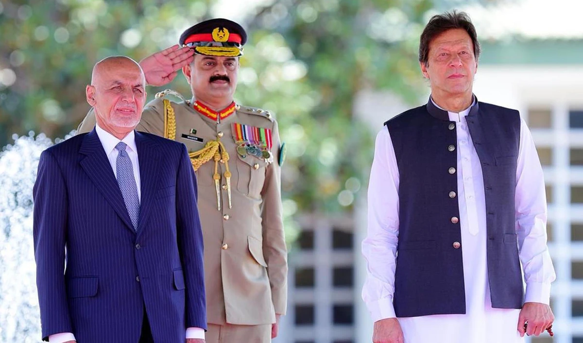 Pakistan's prime minister Imran Khan and Afghan president Ashraf Ghani can be seen together during the Guard of Honor ceremony in Islamabad on 27th June, 2019. (PID/File)