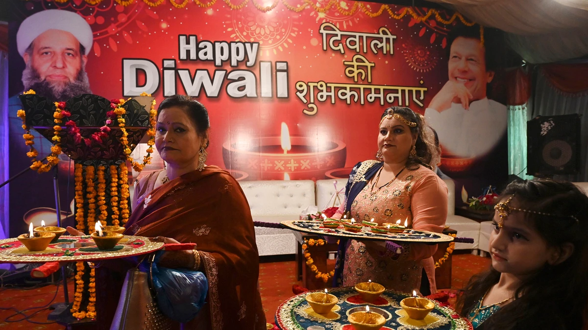 Pakistani Hindu women celebrate Diwali, the Hindu Festival of Lights, at Krishna Mandir in Lahore on Nov. 14, 2020. (AFP)