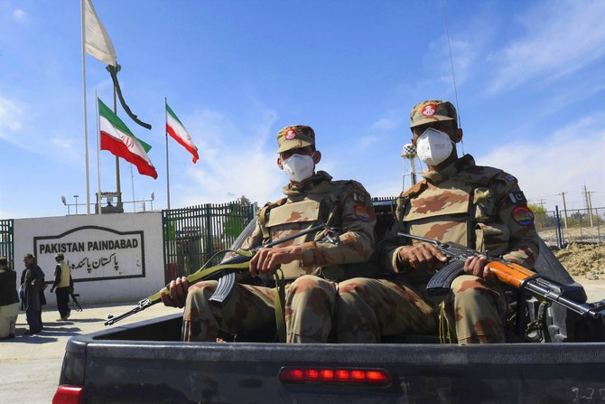 Pakistani soldiers wearing facemasks patrol near Pakistan-Iran border in Taftan on February 25, 2020 (AFP/ File Photo)