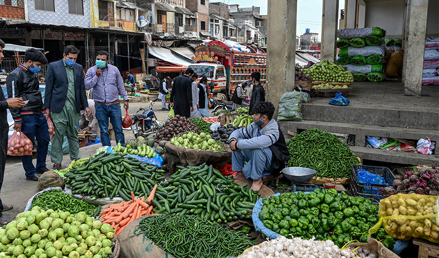 Residents wearing facemasks buy vegetables at a main vegetable and fruit market during a government-imposed nationwide lockdown against the COVID-19 coronavirus, in Islamabad on April 1, 2020. (AFP/File)