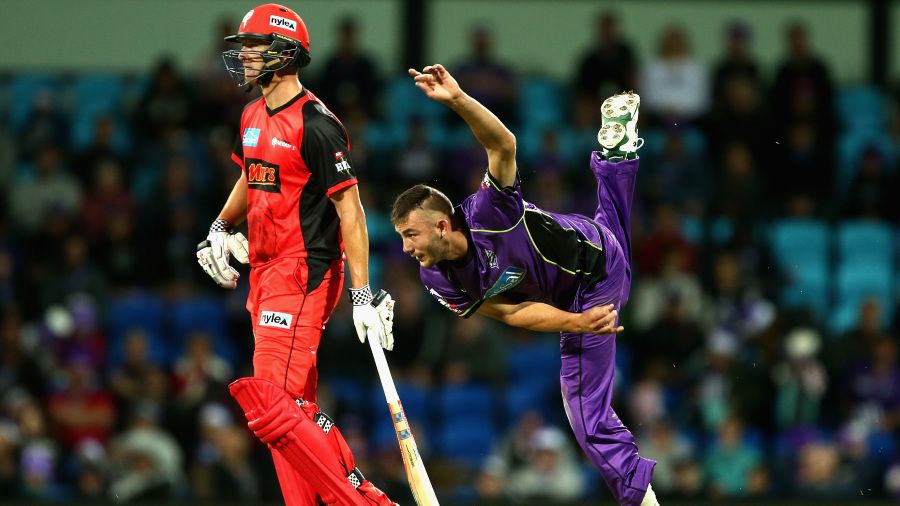 Australian fast bowler Aaron Summers. (Getty Images)