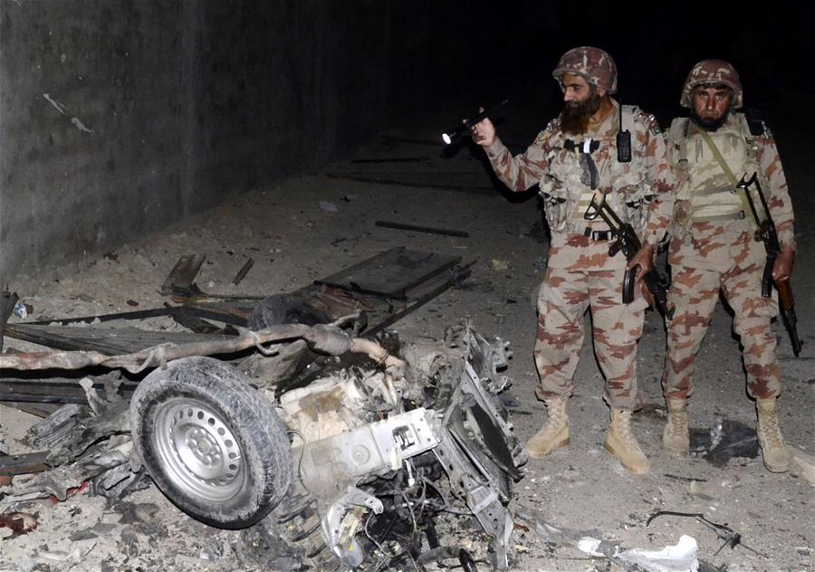 Pakistani soldiers inspect the attack site in southwest Pakistan's Quetta on May 17, 2018. (File Photo)