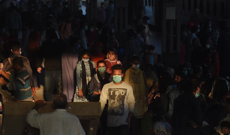 Passengers wearing facemasks as a preventive measure against the Covid-19 coronavirus arrive at the Karachi cantonment railway station in the port city of Karachi December 1, 2020. (AFP)