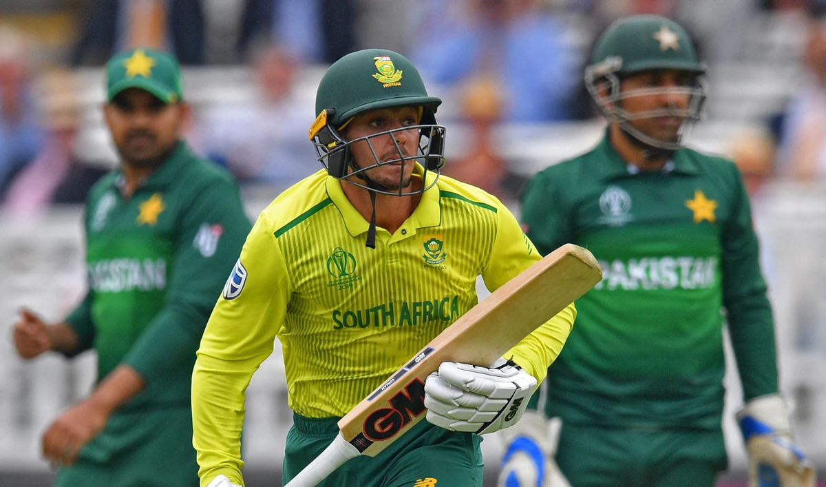 aSouth Africa's Quinton de Kock runs between the wickets during the 2019 Cricket World Cup group stage match between Pakistan and South Africa at Lord's Cricket Ground in London on June 23, 2019. (AFP/File)