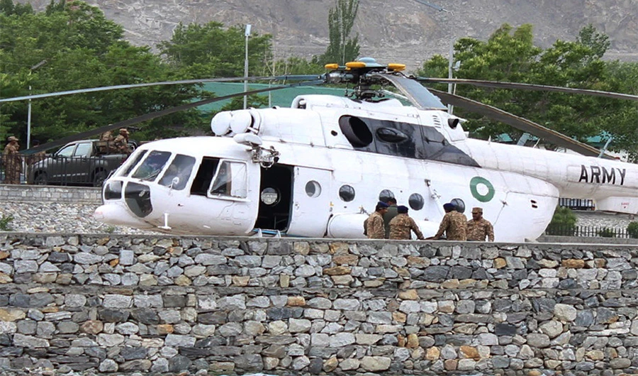 Pakistani soldiers gather beside an army helicopter at a military hospital in Gilgit on May 8, 2015. (AFP/File)