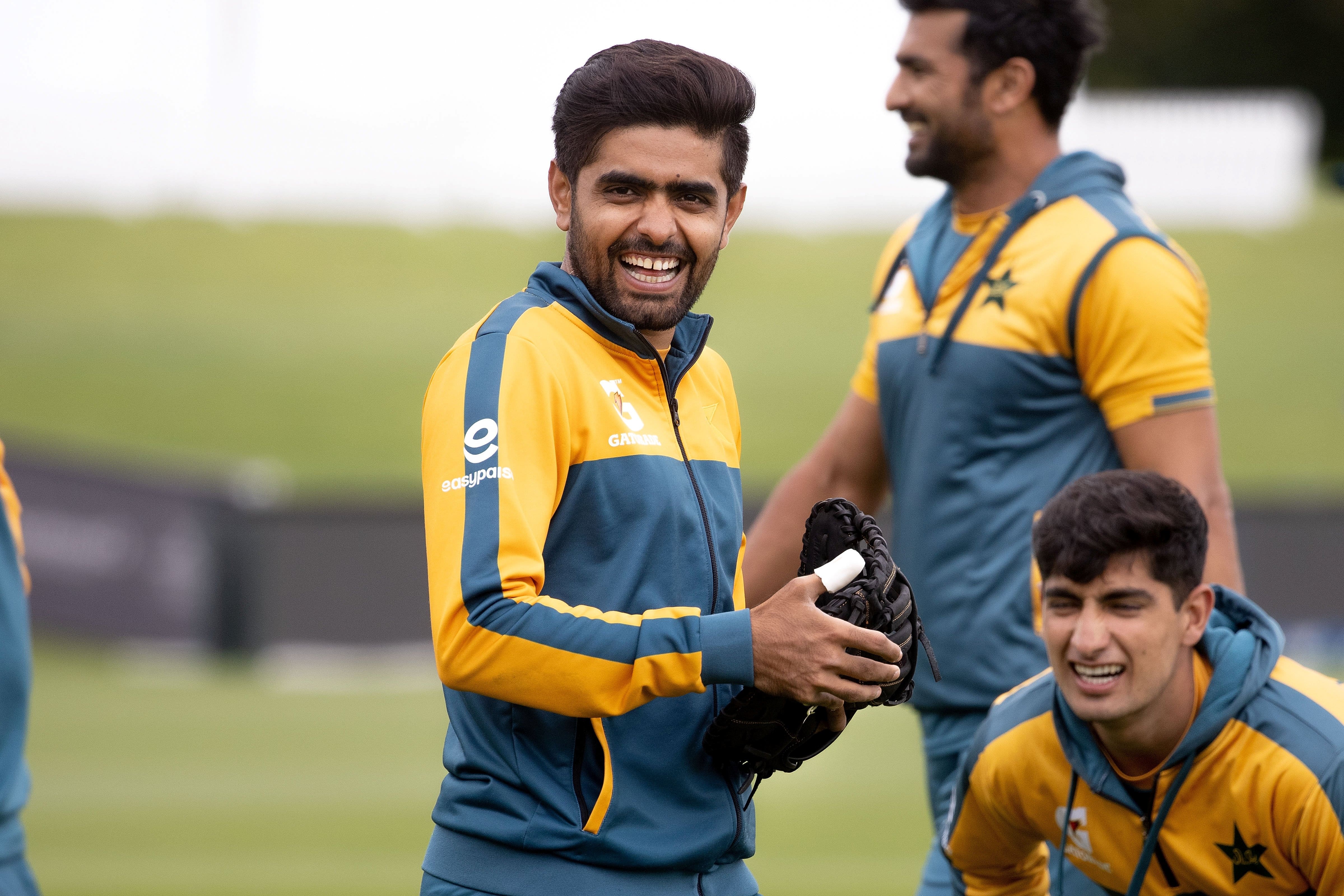 Pakistan's injured captain Babar Azam (L) trains during the team's training session the day before the second cricket Test match between New Zealand and Pakistan at Hagley Park Oval in Christchurch on January 2, 2021. (AFP)