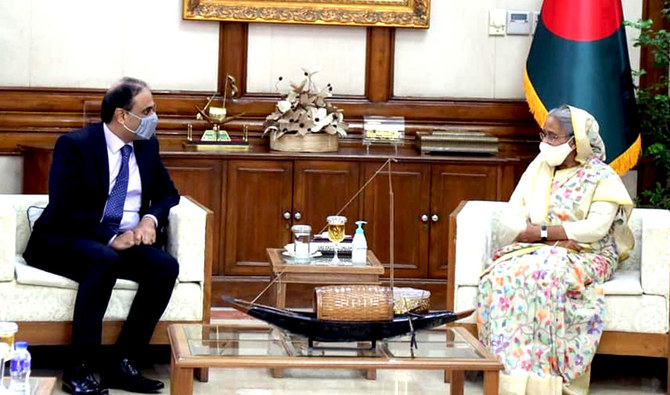 Pakistani High Commissioner Imran Ahmed Siddiqui meets Bangladeshi Prime Minister Sheikh Hasina at her official residence in Dhaka on December 3, 2020. (Photo courtesy: Pakistani High Commission)