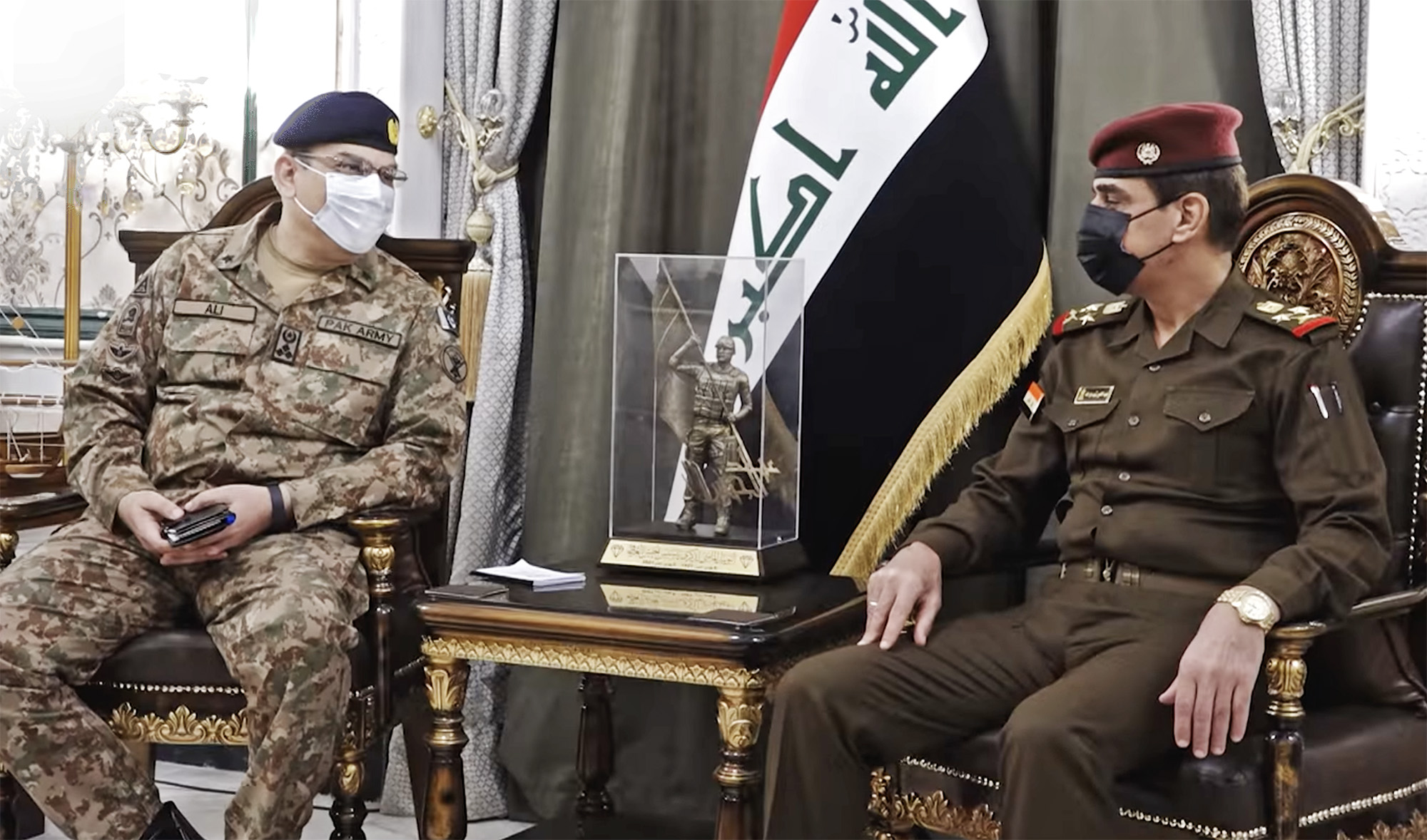 Pakistan's military attache, left, and Iraqi army chief of staff, Lt. Gen. Abdul Amir Rashid Yarallah during their meeting in Iraq on Jan. 11, 2021. (Photo courtesy: @modmiliq/Twitter)