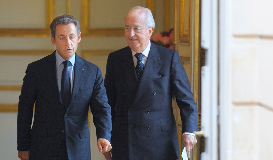 France's former President Nicolas Sarkozy (L) and former Prime Minister Edouard Balladur (R) walk to attend a ceremony to commemorate the 100th anniversary of the birth of late French President Georges Pompidou at the Elysee Palace in Paris on June 22, 2011. (AFP/File)
