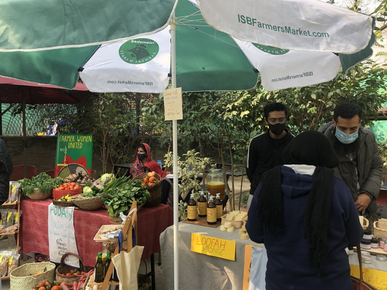 Shoppers browse products at the Islamabad Farmers Market, Islamabad, February 6, 2021. (AN photo)