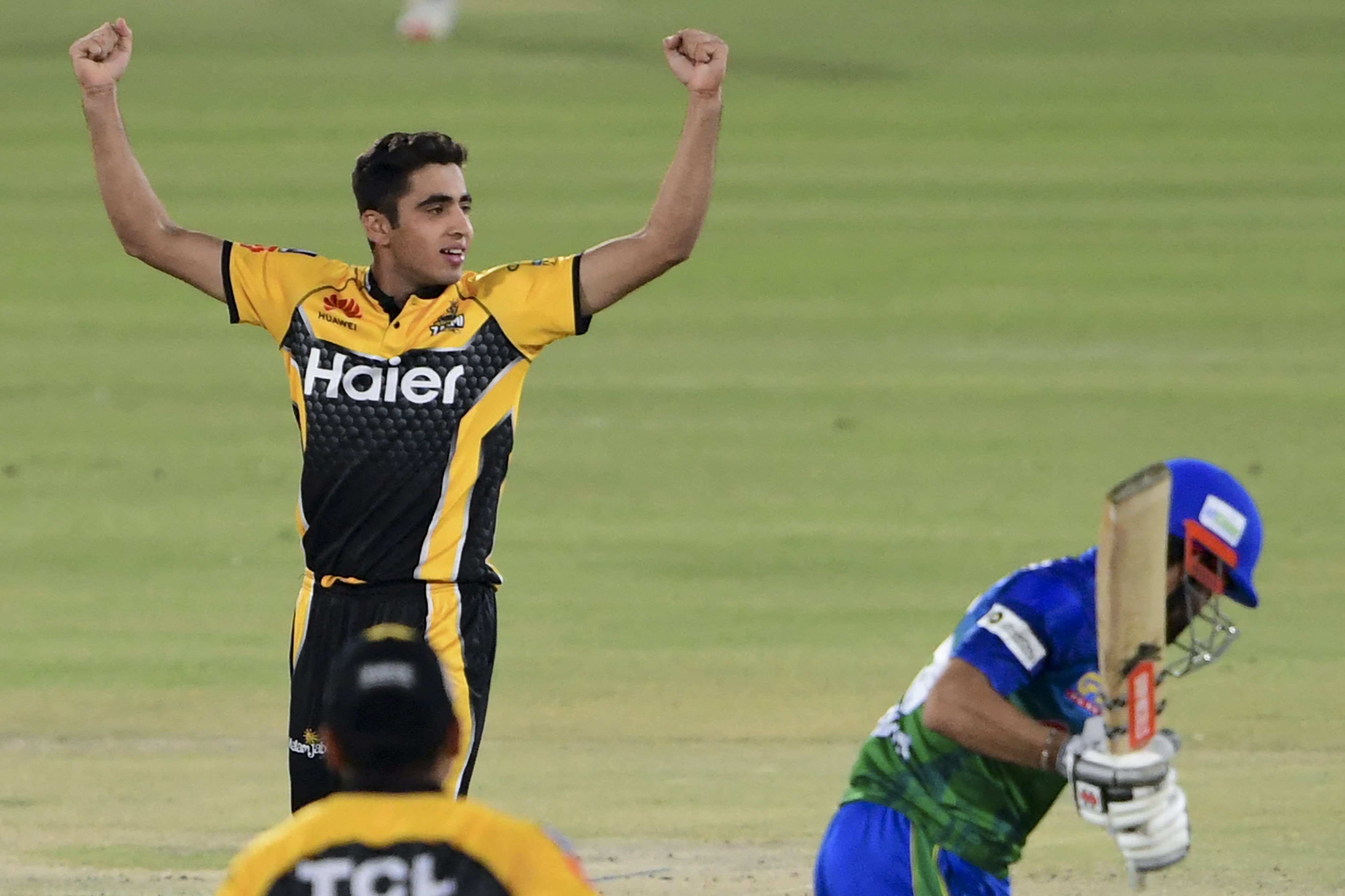 Peshawar Zalmi's Mohammad Imran (L) celebrates after taking the wicket of Multan Sultans' captain Mohammad Rizwan (R) during the Pakistan Super League (PSL) T20 cricket match between Peshawar Zalmi and Multan Sultans at the National Stadium in Karachi on February 23, 2021. (AFP)