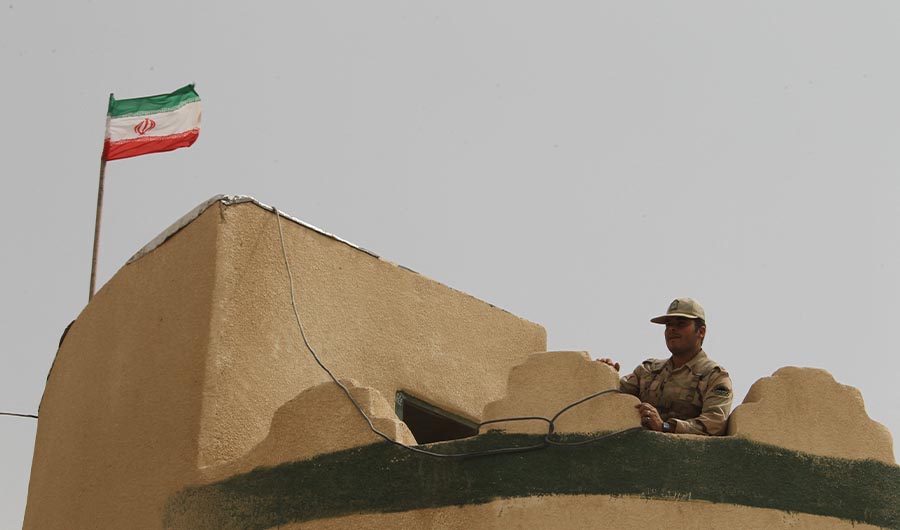 An Iranian soldier keeps watch from a tower in Milak, southeastern Iran on July 19, 2011. (AFP)