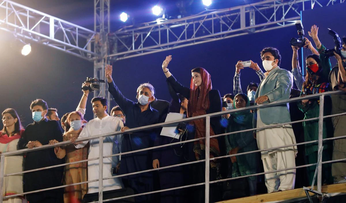 Maryam Nawaz, the daughter of Pakistan's former Prime Minister Nawaz Sharif and Bilawal Bhutto Zardari, chairman of the Pakistan Peoples Party (PPP) are seen during an anti-government protest rally in Karachi on Oct. 18, 2020. (REUTERS/File)